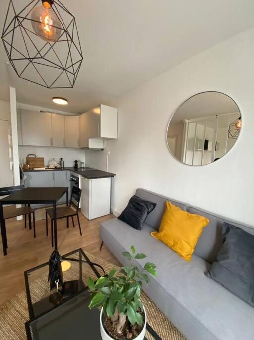 Superbe Studio Avec Parking Gratuit Sur Place Paray-Vieille-Poste Ngoại thất bức ảnh
